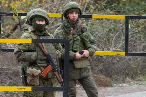 İrəvandan çıxarılan rus hərbçiləri sərhədə gətirildi