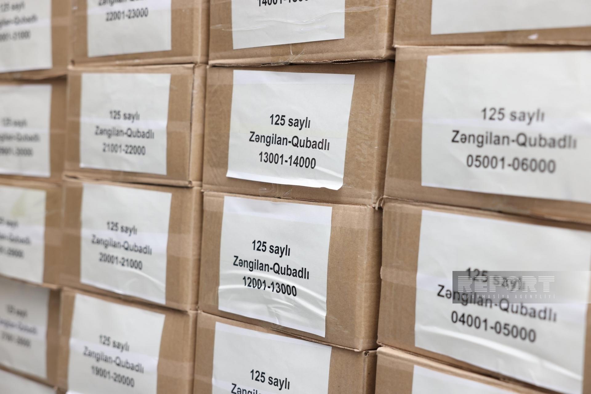 Seçki bülletenləri dairə seçki komissiyalarına paylanılır - FOTOLAR