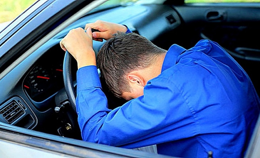 20 yaşlı sürücü sükan arxasında öldü - FOTO