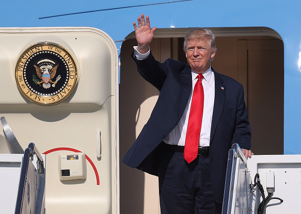 Tramp bir neçə milyon insanı bu iki ölkəyə göndərir