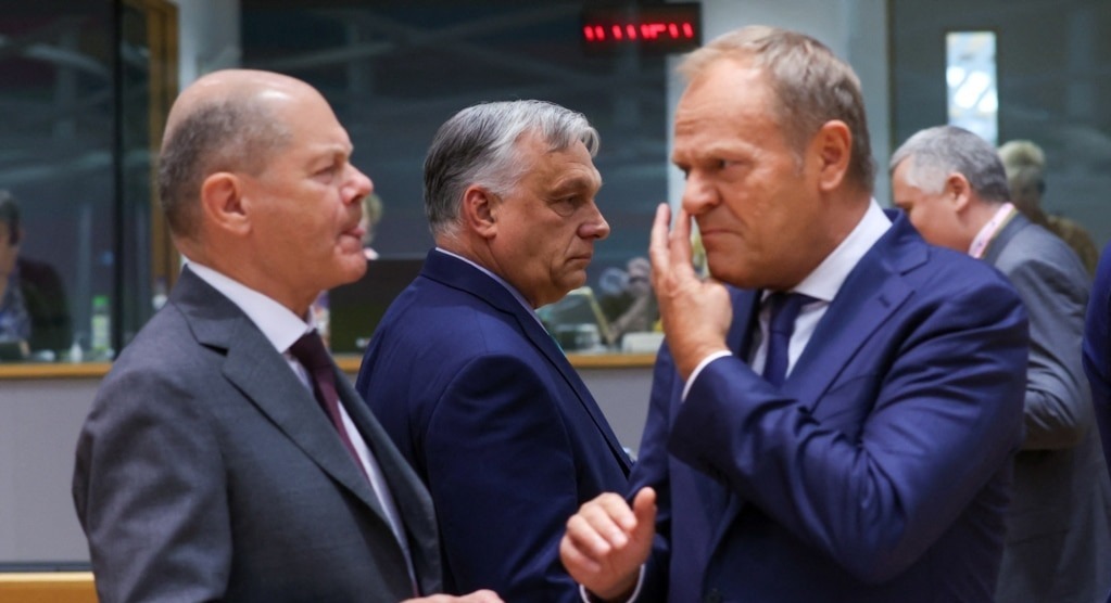 tusk orban esas