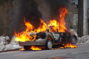 Zərdabda minik avtomobili yandı