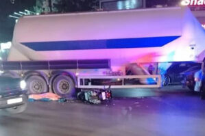 Yük maşınının altında qalan motosikletçi öldü