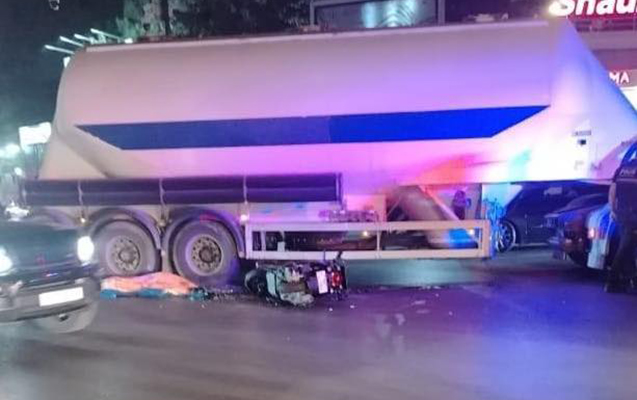 Yük maşınının altında qalan motosikletçi öldü