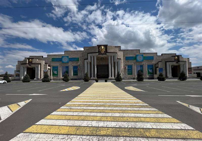 İran Ermənistanda nəhəng mərkəz açdı, lenti onlar kəsdi - VİDEO