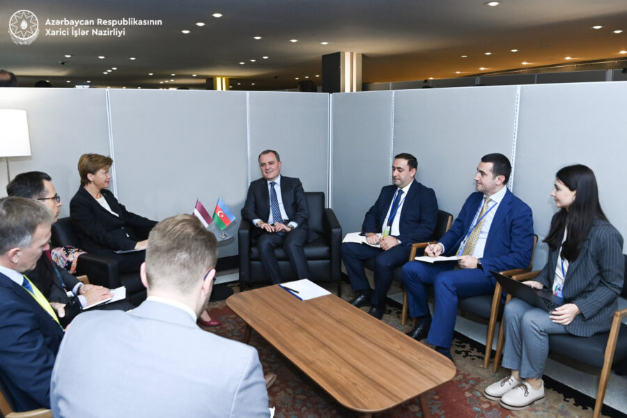 Ceyhun Bayramov latviyalı həmkarı ilə COP29-a hazırlığı müzakirə etdi - FOTO 3 1727290077 2