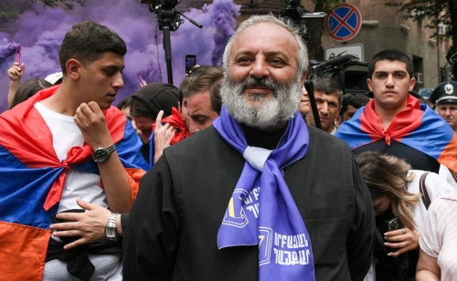 Baqrat elan etdi: yenidən başlayırlar...