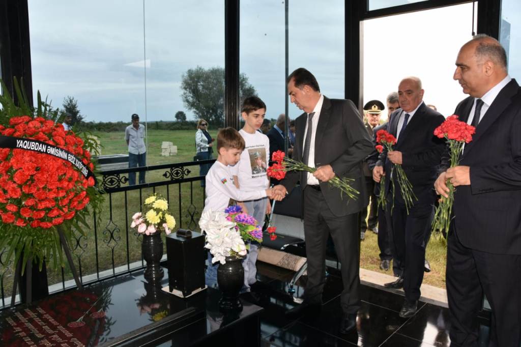 Taleh Qaraşov şəhidlərin ildönümü mərasimində iştirak etdi - FOTOLAR