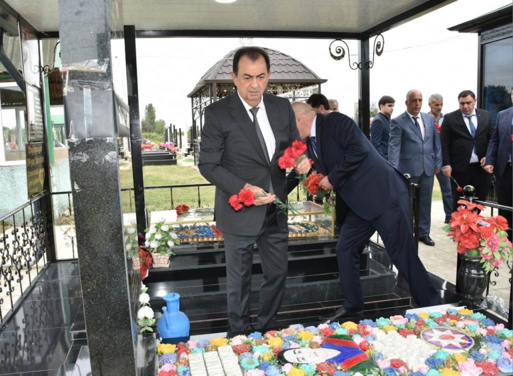 Taleh Qaraşov şəhidlərin ildönümü mərasimində iştirak etdi - FOTOLAR