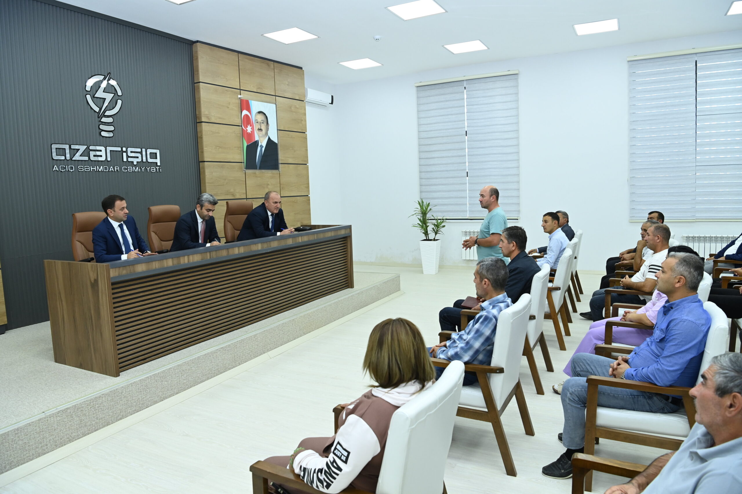 “Azərişıq” Füzulidə sahibkarlarla görüş keçirdi - FOTOLAR