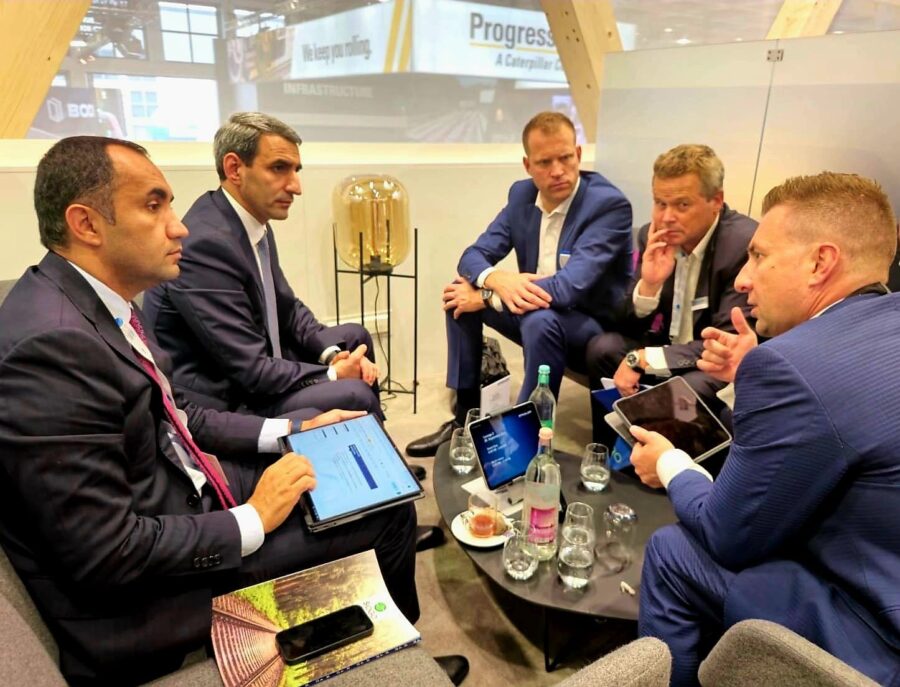 ADY rəhbərliyi “InnoTrans” beynəlxalq sərgisində Orta Dəhlizin perspektivlərini müzakirə etdi - FOTO