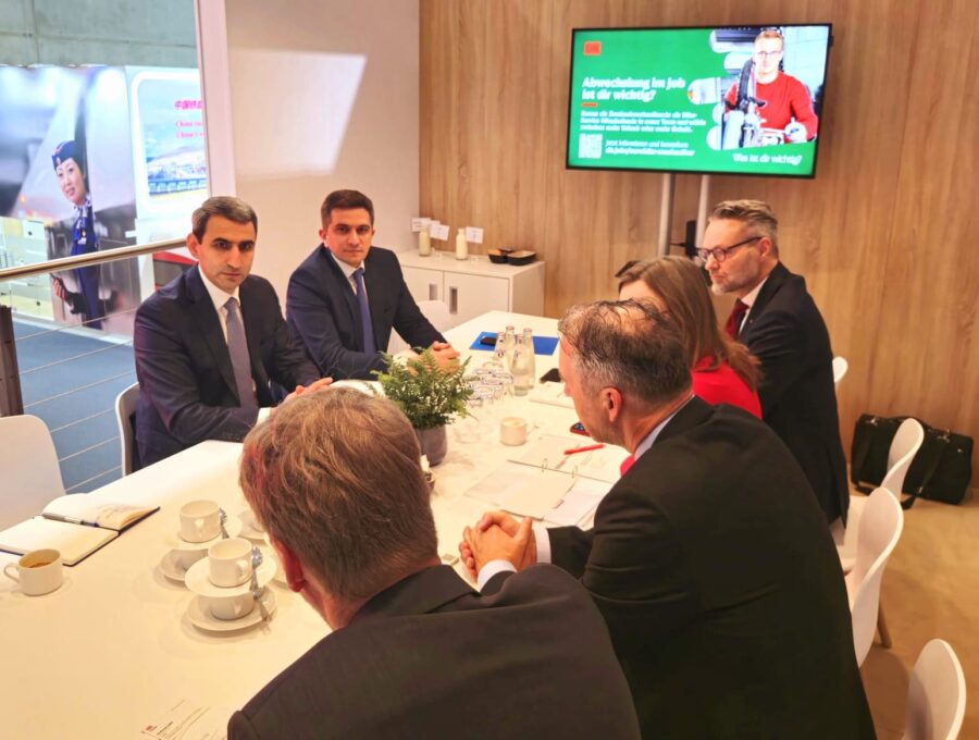 ADY rəhbərliyi “InnoTrans” beynəlxalq sərgisində Orta Dəhlizin perspektivlərini müzakirə etdi - FOTO