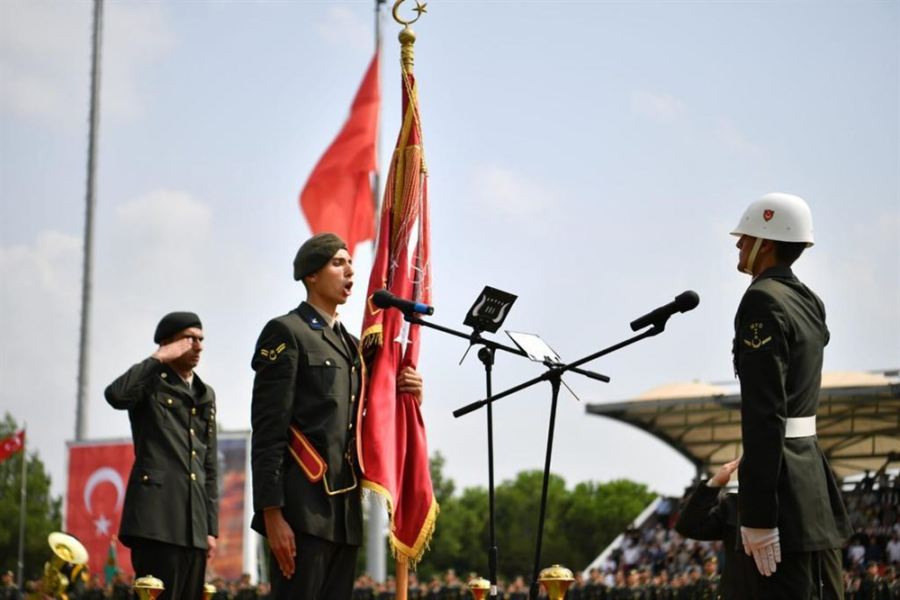 Yeni məzun hərbçilərin dedikləri Türkiyədə fikir ayrılığı yaratdı - VİDEO