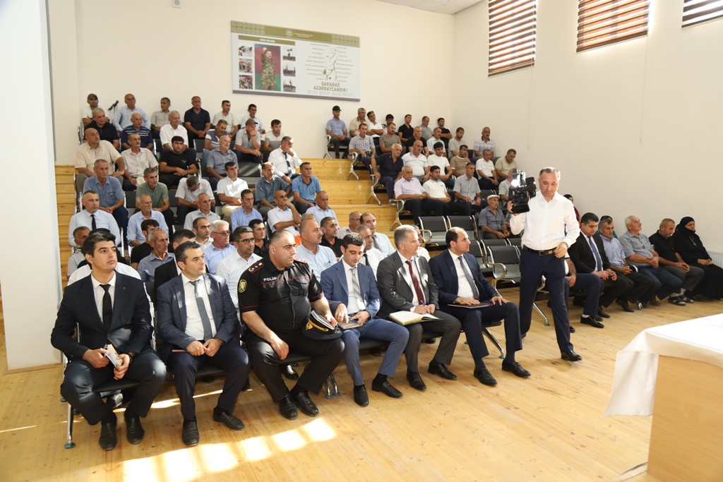 Taleh Qaraşov Gəgiran kəndinin sakinləri ilə görüşdü - FOTOLAR