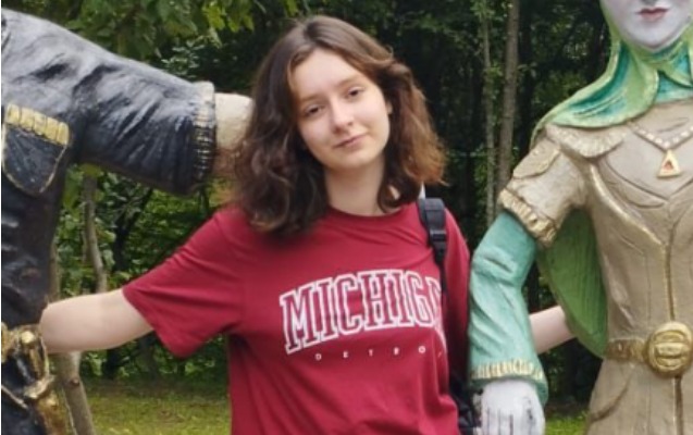 Bakıda ŞOK: 17 yaşlı qız itkin düşdü, telefonundan bu mesaj gəldi - FOTO