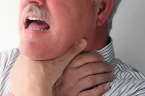 Bakıda boğazında yemək qalan kişi öldü