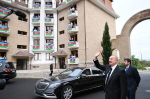 Prezident və oğlu Xankəndidə belə qarşılandı - VİDEO