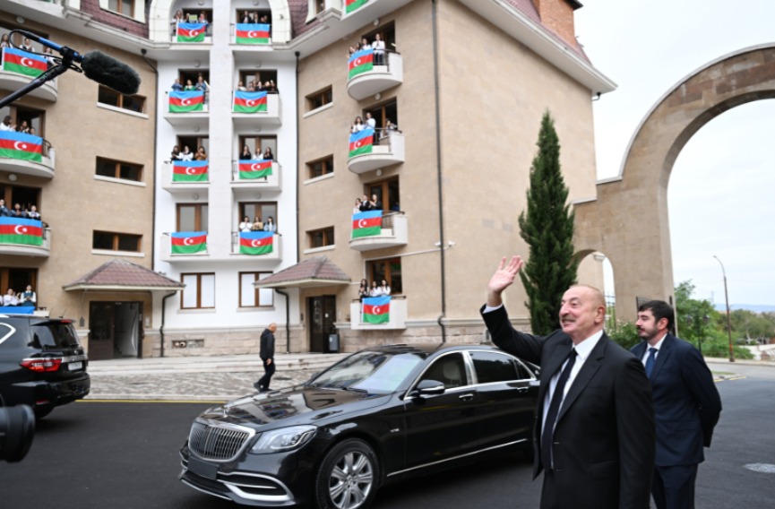 Prezident və oğlu Xankəndidə belə qarşılandı - VİDEO