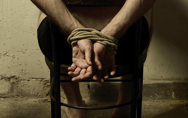 Bakıda filmlərdəki kimi adam oğurluğu: Aeroportdan qaçırıb...