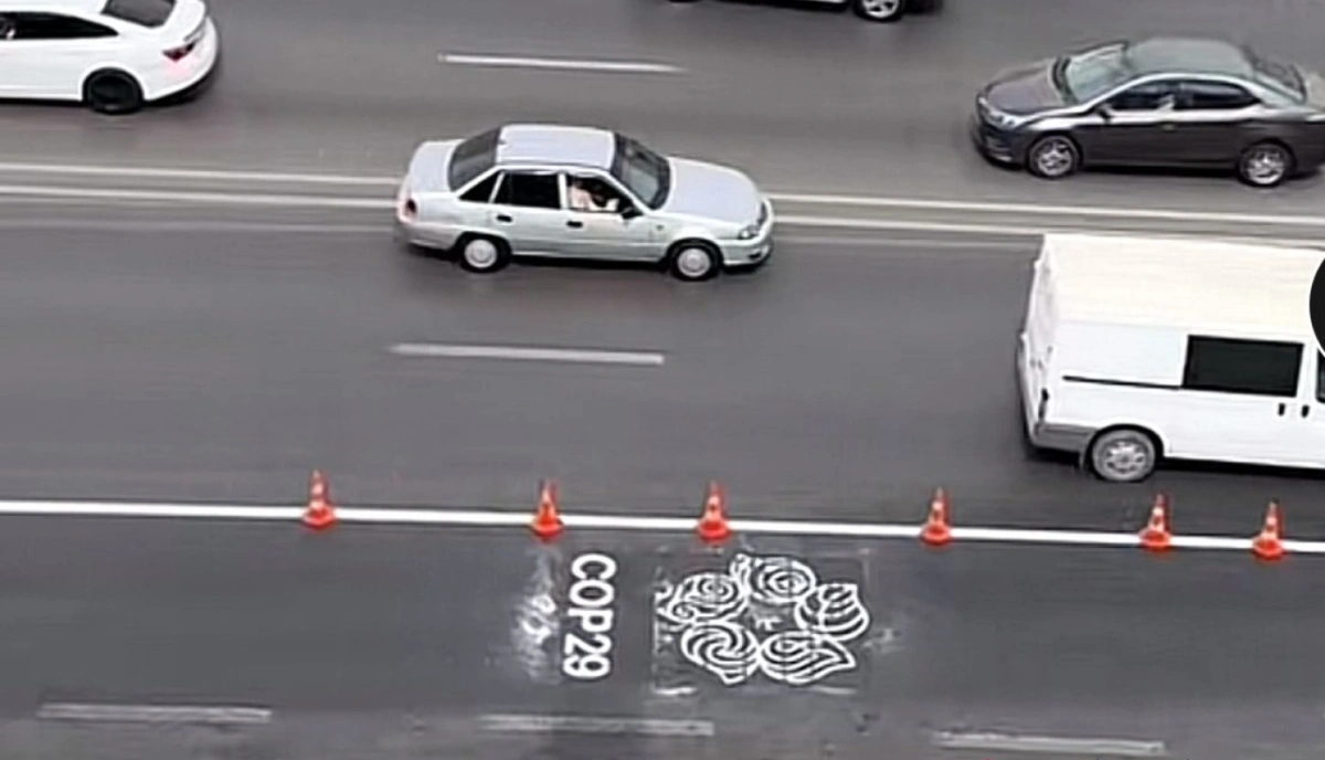 Bakı yollarında COP29 üçün zolaq salınır - VİDEO