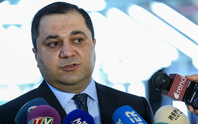 Emin Axundovla onu şantaj etdiyi deyilən şəxs üz-üzə gəldi