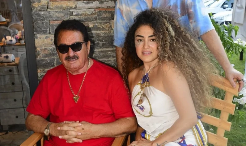 İbrahim Tatlısəsin qızı təyyarədə dava saldı - VİDEO