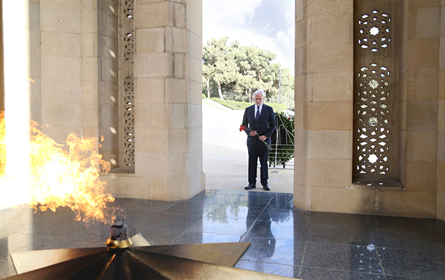 Mark Libbi şəhidlərin xatirəsini yad etdi - FOTO