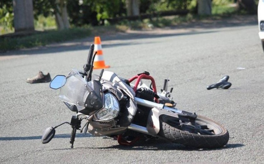 Motosikletlə "QAZ-31"lə toqquşdu: ölən var 1 motosiklet 123