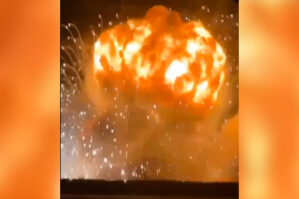 Rusiyanın silah anbarı belə partladıldı - Anbaan video