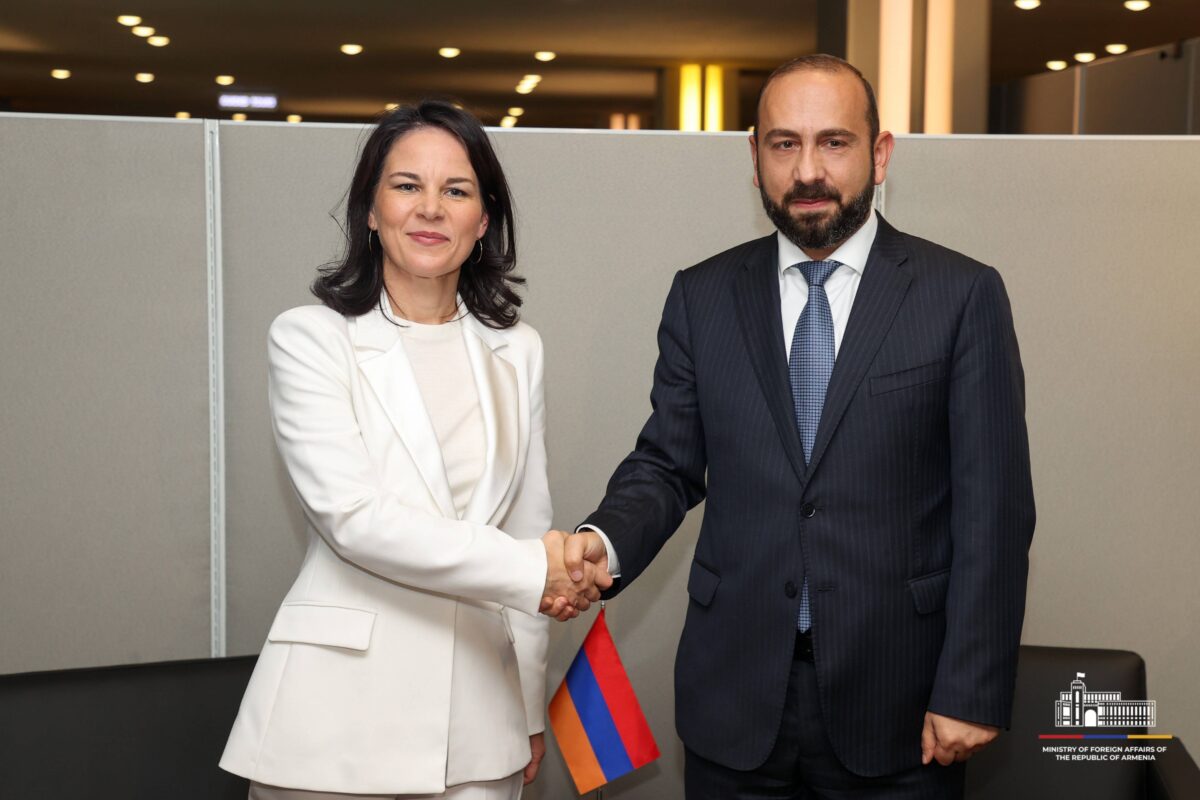 Mirzoyan Berbokla sülh prosesindən danışdı