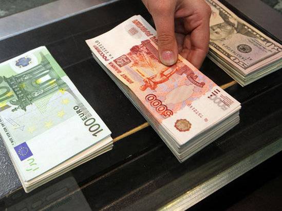 Rusiyadan Azərbaycana pul köçürmələri kəskin azaldı 1 rubl