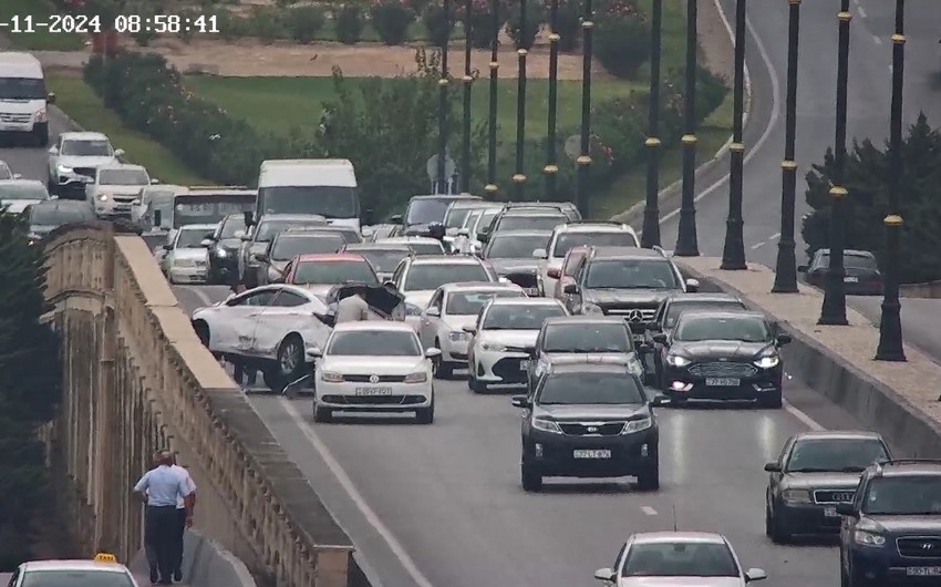 Babək prospektində qəza: tıxac yarandı