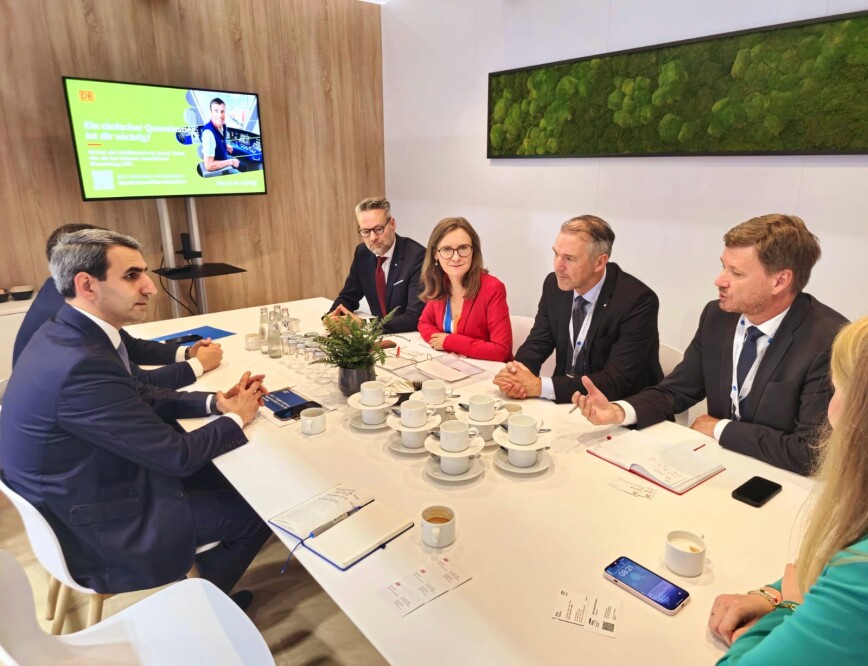 ADY rəhbərliyi “InnoTrans” beynəlxalq sərgisində Orta Dəhlizin perspektivlərini müzakirə etdi - FOTO 1 ADY rəhbərliyi “InnoTrans” beynəlxalq sərgisində Orta Dəhlizin perspektivlərini müzakirə etdi - FOTO