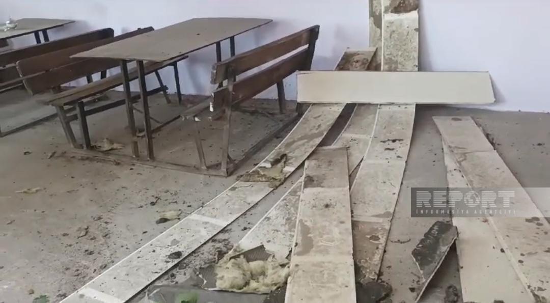 Ağac kafenin üstünə aşdı: xəsarət alanlar var - FOTOLAR