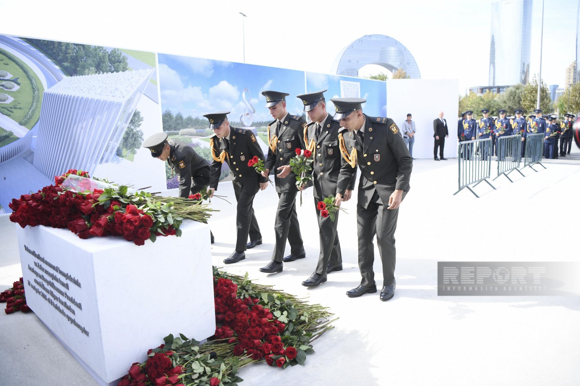 Anım Günü ilə əlaqədar Zəfər parkına ziyarət başladı - FOTOLAR