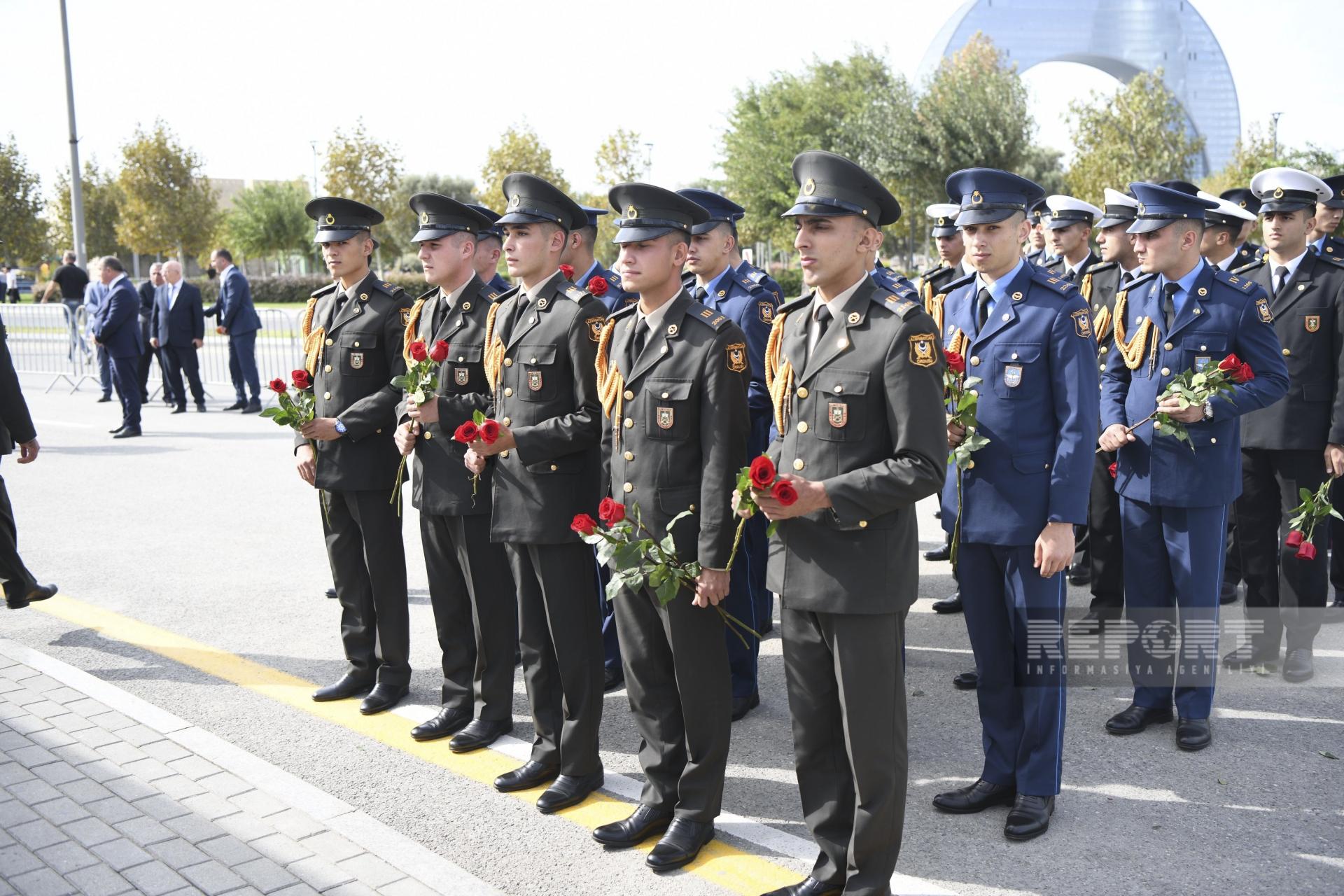 Anım Günü ilə əlaqədar Zəfər parkına ziyarət başladı - FOTOLAR