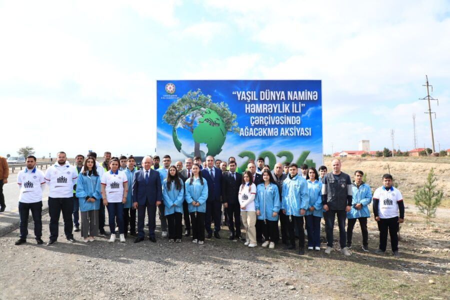 “Yaşıl dünya naminə həmrəylik ili”: Gəncədə ağacəkmə aksiyası keçirilir - FOTOLAR
