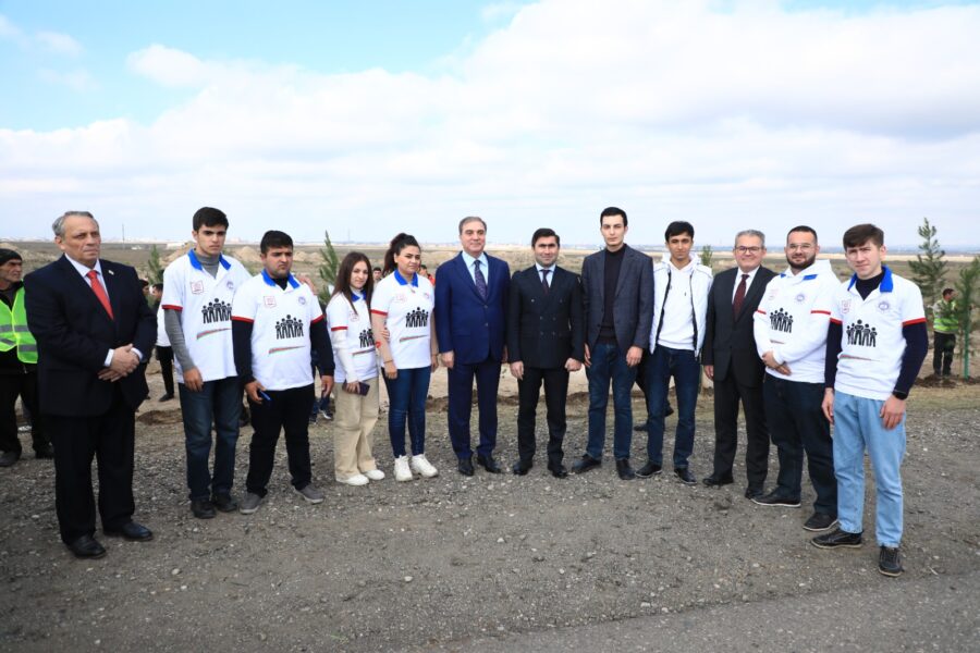 “Yaşıl dünya naminə həmrəylik ili”: Gəncədə ağacəkmə aksiyası keçirilir - FOTOLAR