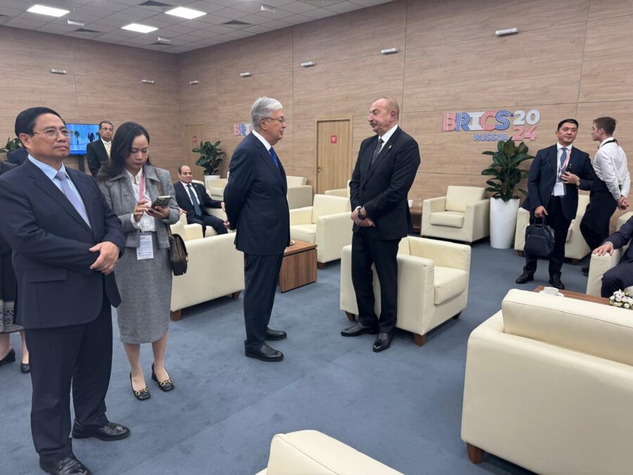 İlham Əliyev Tokayevlə görüşdü - FOTO