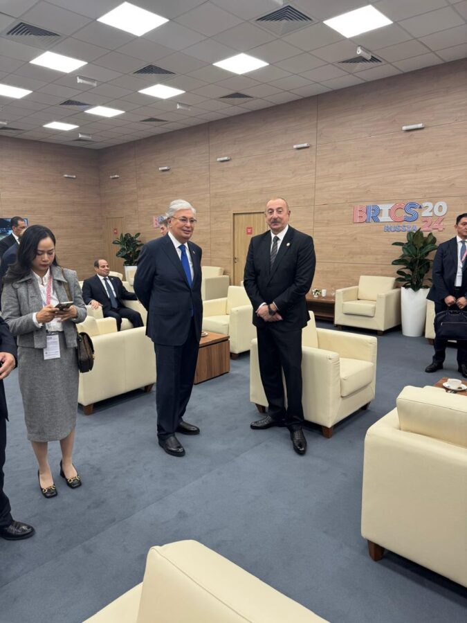 İlham Əliyev Tokayevlə görüşdü - FOTO