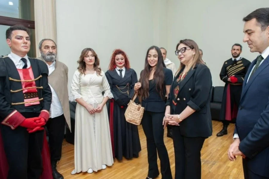 Leyla Əliyeva "İblis və..." tamaşasının premyerasında