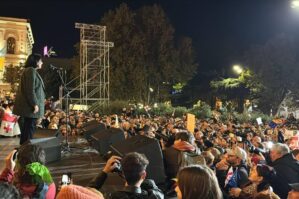 Tbilisidə parlament binasının qarşısında etiraz aksiyası keçirilir - VİDEO