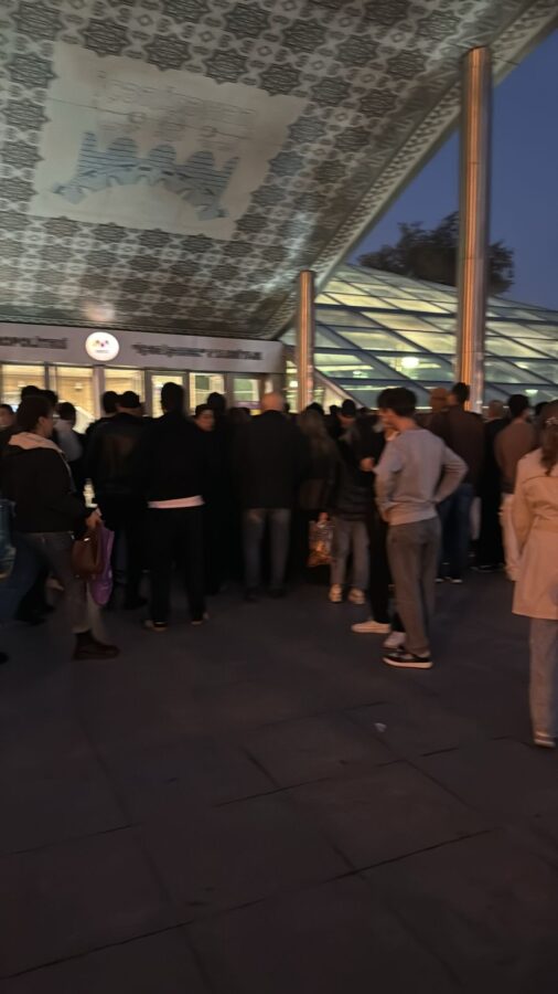 "Sahil" və "İçərişəhər"də böyük izdiham - Səbəbi açıqlandı / FOTO