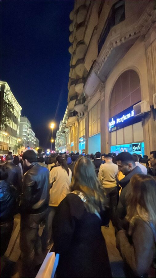 "Sahil" və "İçərişəhər"də böyük izdiham - Səbəbi açıqlandı / FOTO