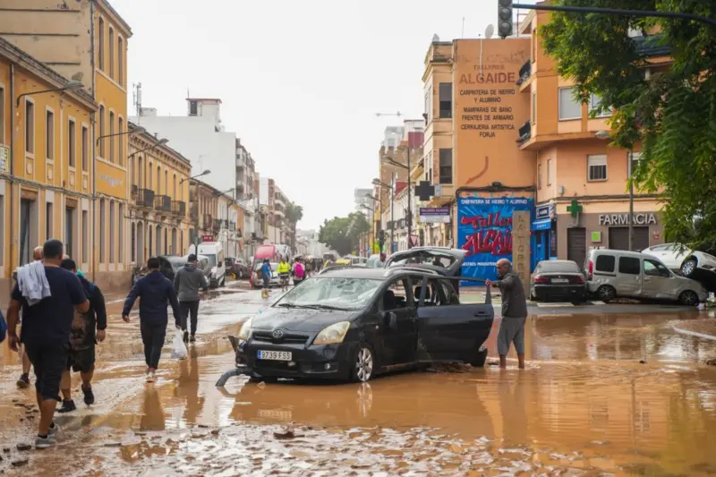 İspaniyada sel fəlakətindən geriyə qalanlar - FOTOLAR