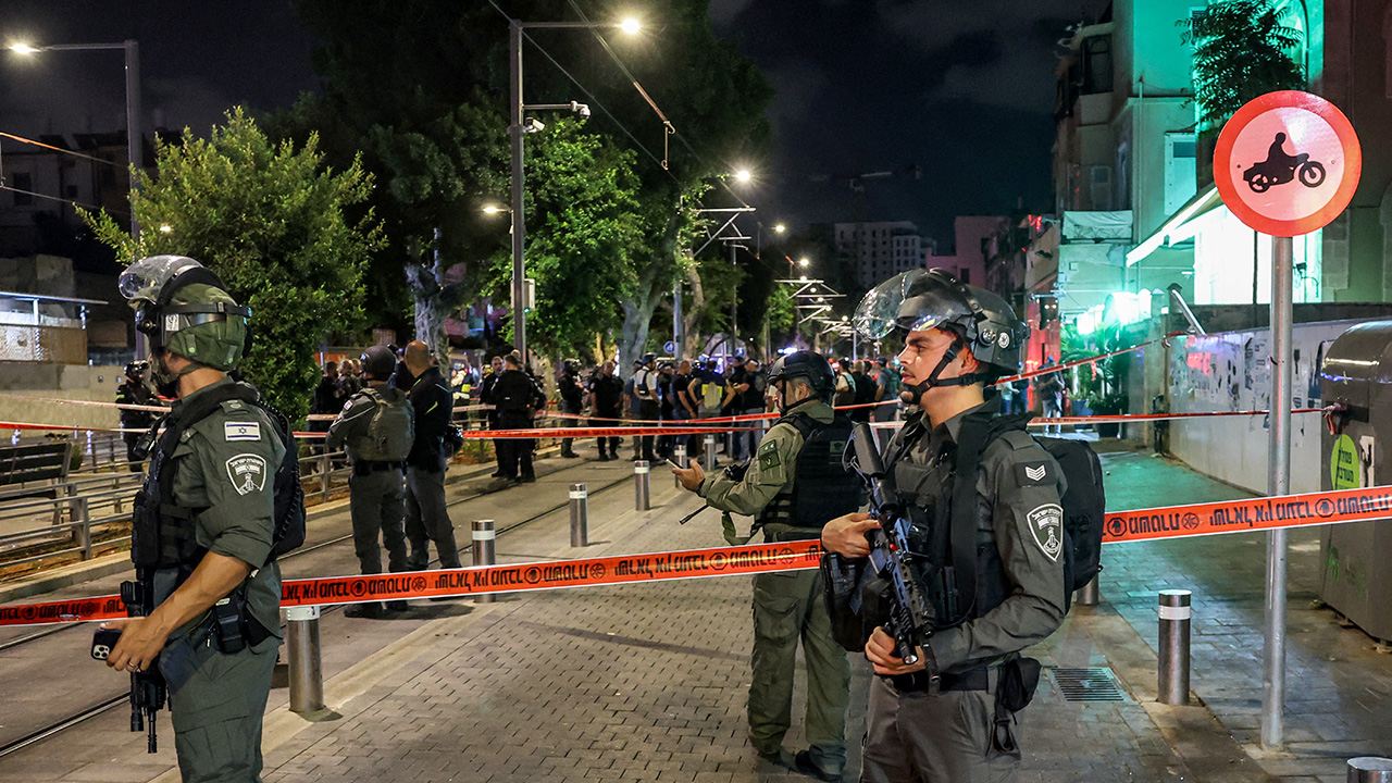 15380413 100124 cc getty tel aviv shooting scene police 1 img
