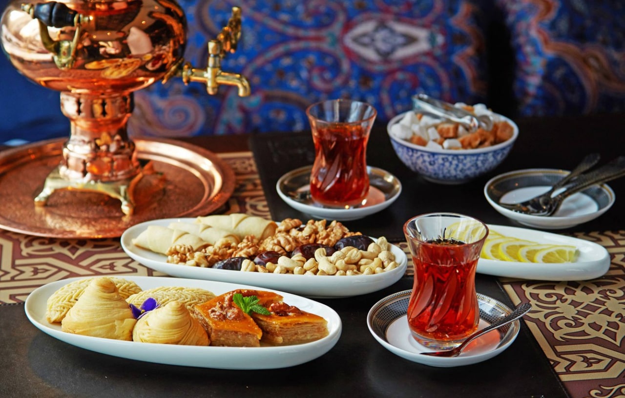 Məşhur meyxanaçının restoranında 1 manata milçək "satılır" - VİDEO