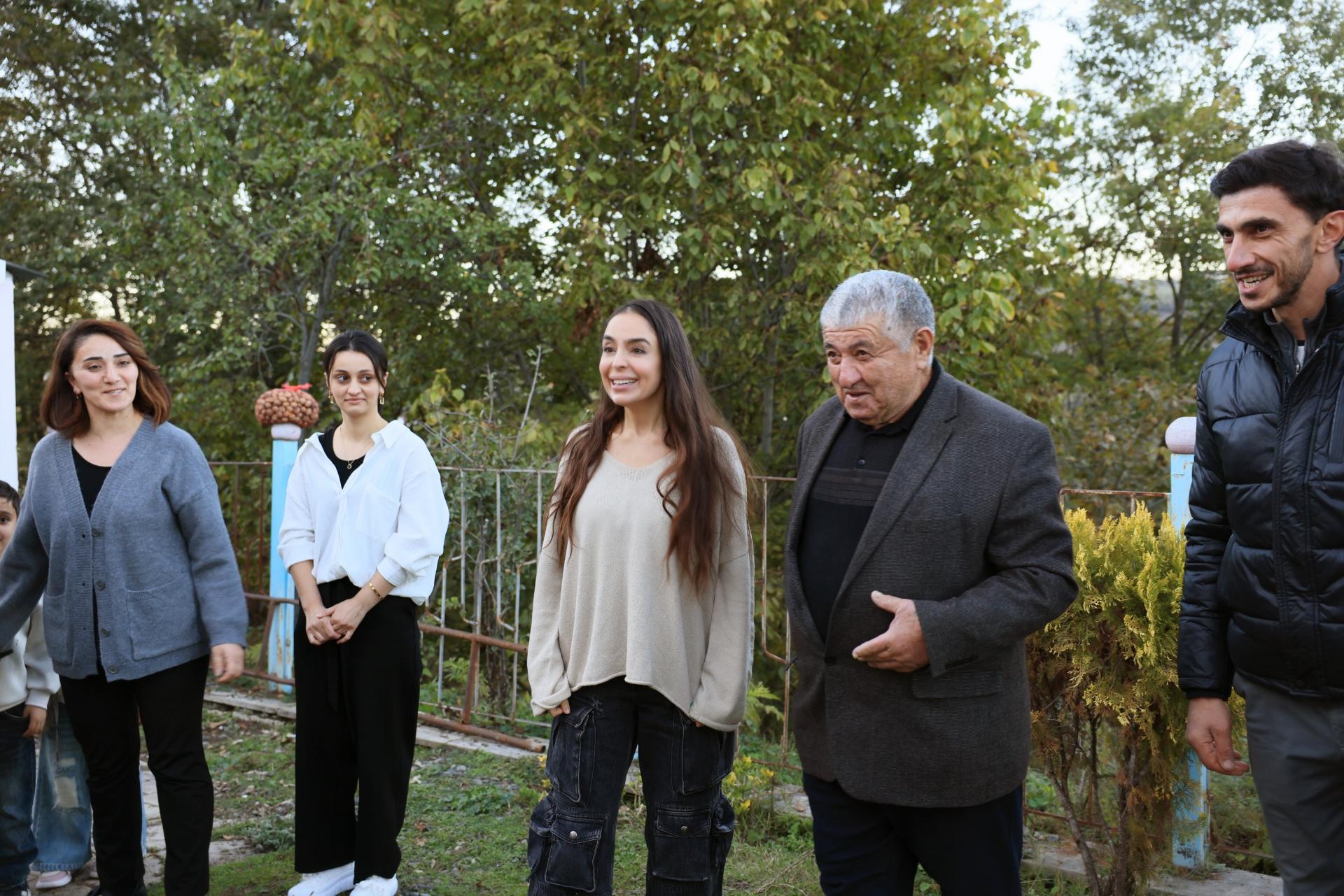 Leyla Əliyeva çoban Xanışın ailəsi ilə görüşdü - FOTO