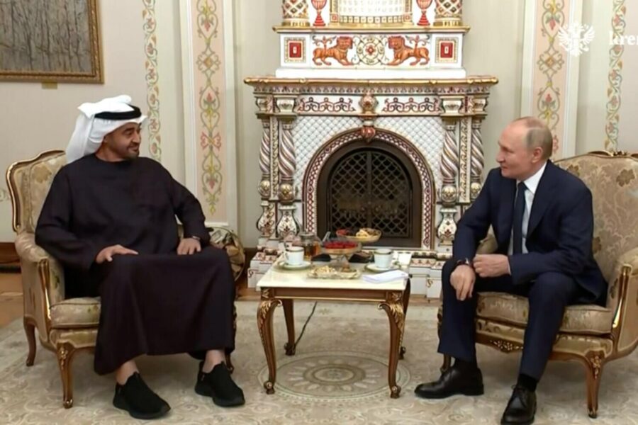 BƏƏ prezidenti Rusiyaya gəldi: Putinlə görüşdə diqqətçəkən detal...- VİDEO 2 BƏƏ prezidenti Rusiyaya gəldi: Putinlə görüşdə diqqətçəkən detal...- VİDEO