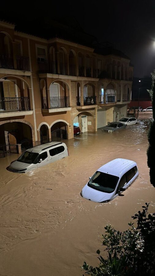 İspaniyada ölənlərin sayı 140 nəfərə çatıb - ölkədə matəm elan edildi / FOTO